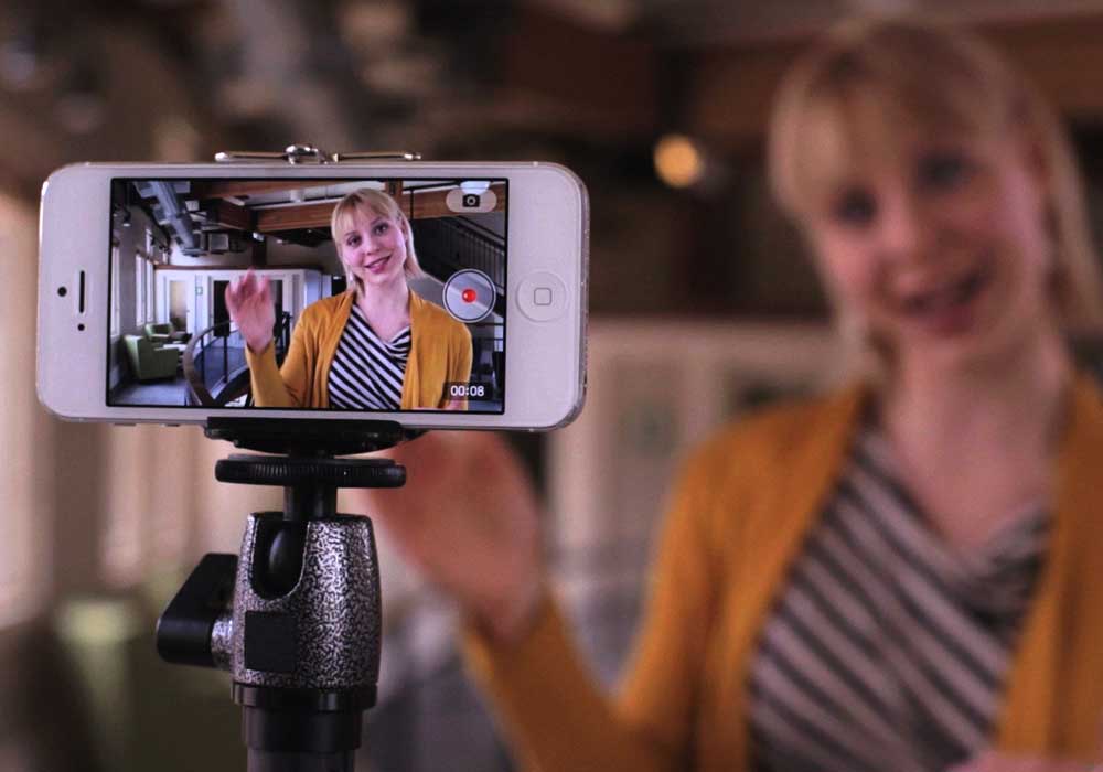 Read more about the article Tips Membuat Video Konten Promosi dengan Smartphone